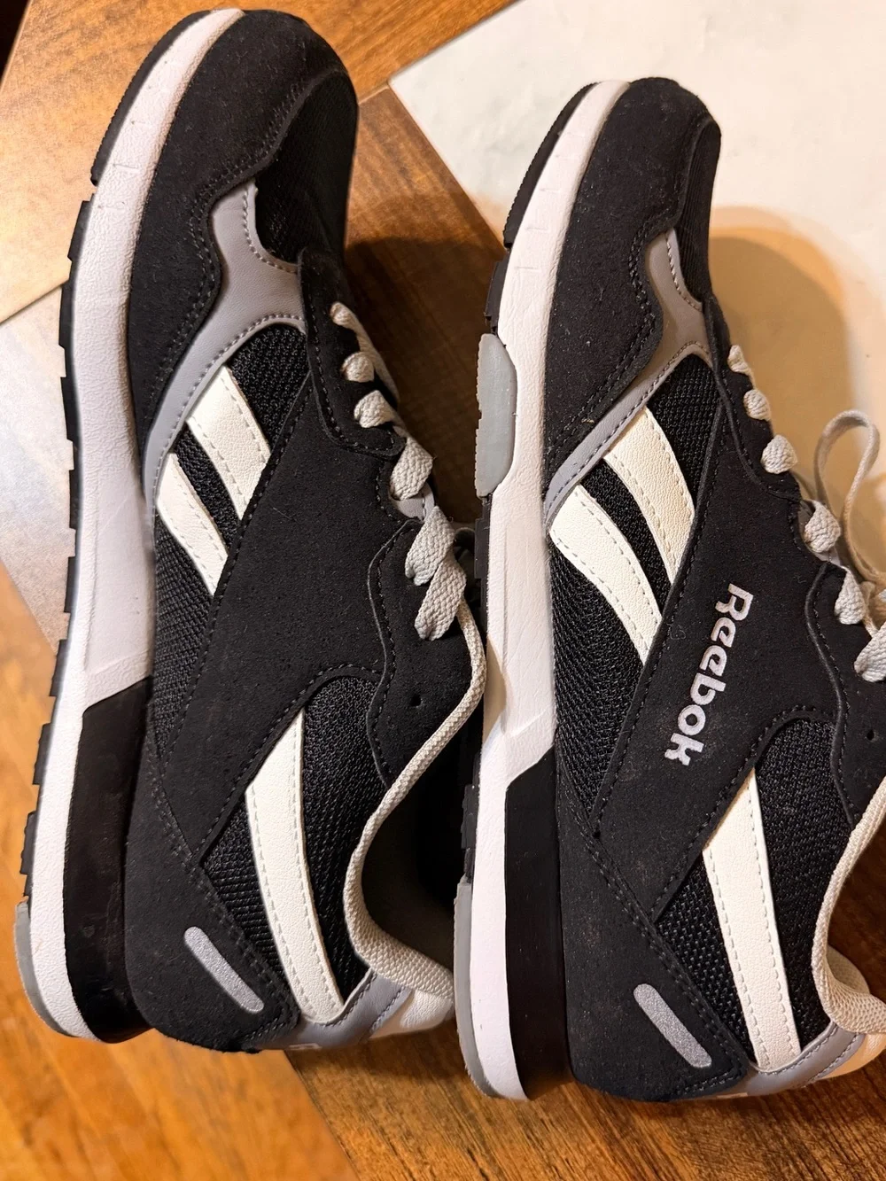 Reebok Men’s Classic Black and Gray Athletic Sneakers size 8